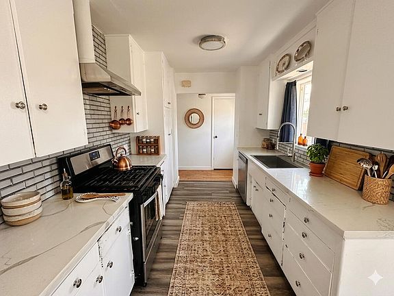 3rd image of 1008 Paloma Street