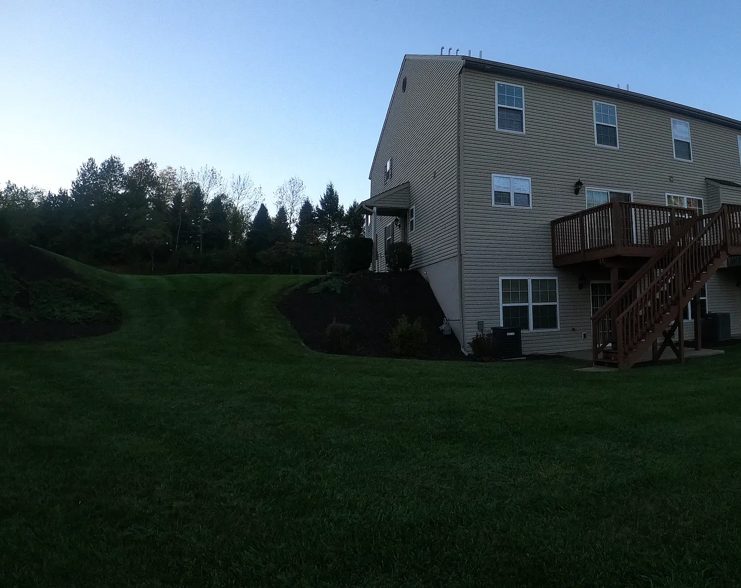3 bed, 2.5 bath, 2047 sqft, $2,350 — Photo 3