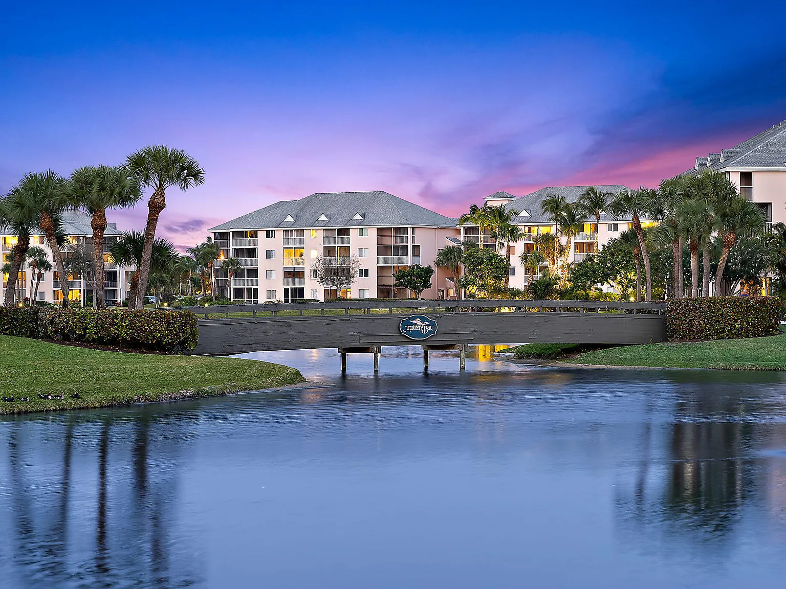 1 bed, 1.5 bath, 821 sqft, $2,000 — Photo 2