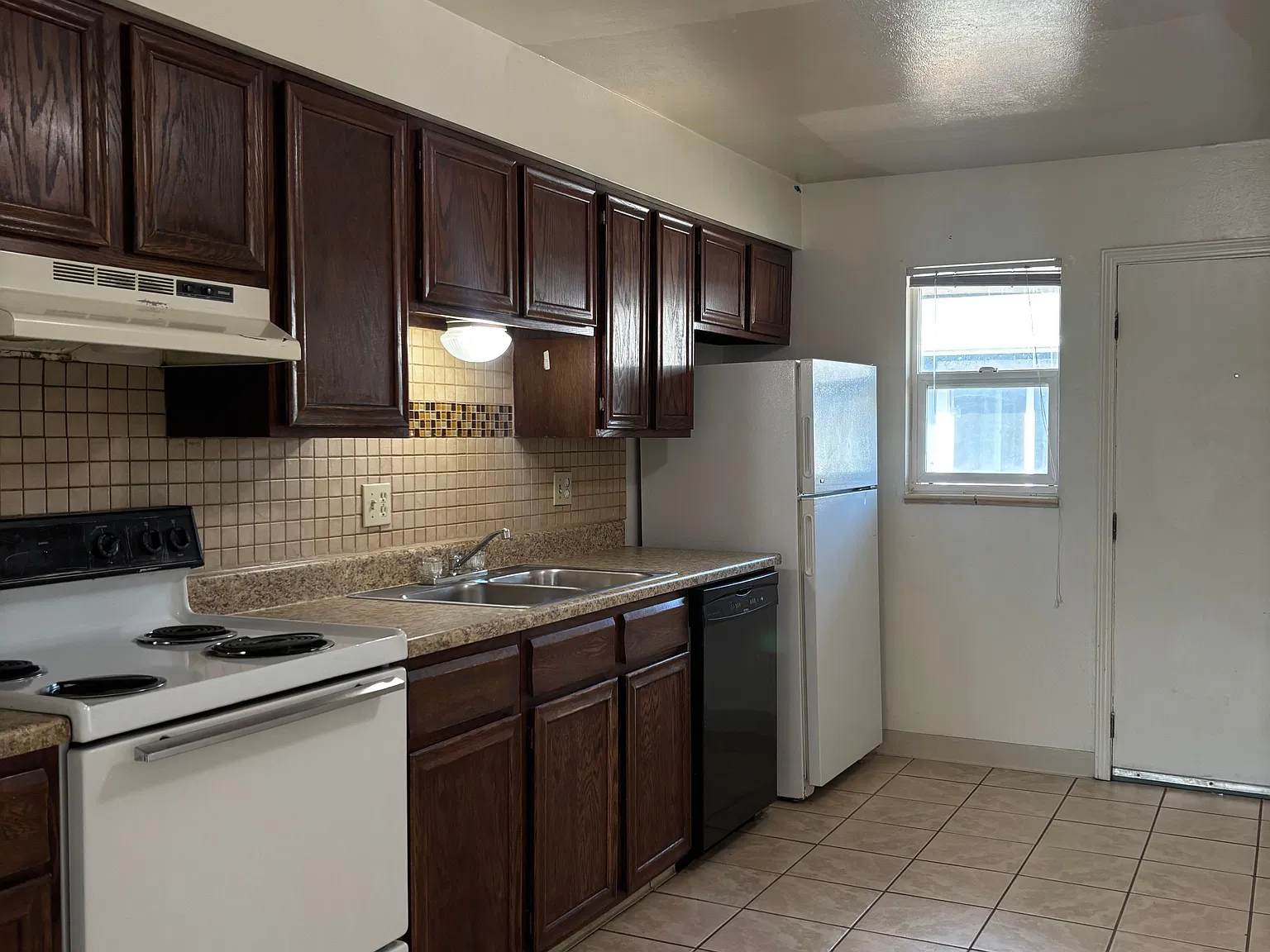 2 bed, 900 sqft, $1,395 — Photo 2