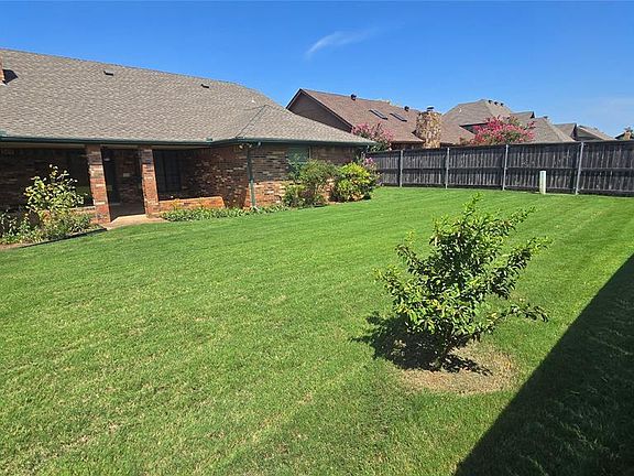 5th image of 10800 W Country Dr