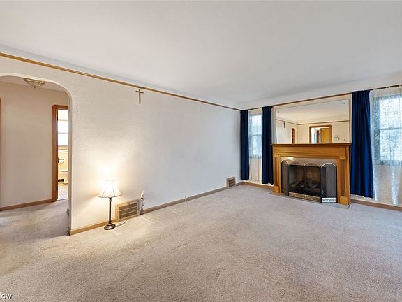 4th image of 6410 Laverne Ave
