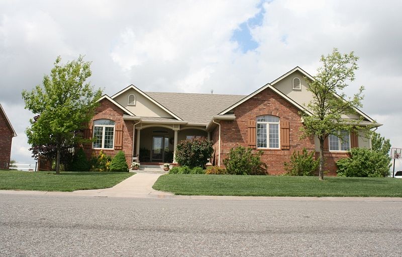 1st image of 211 N Meadowlark Ct