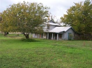 606 E Austin St, Luling, TX 78648