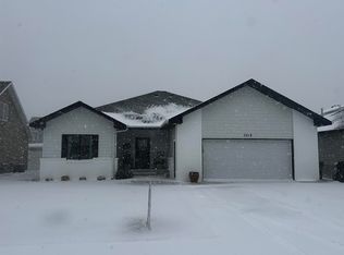 3518 ORIOLE DR., North Platte, NE 69101