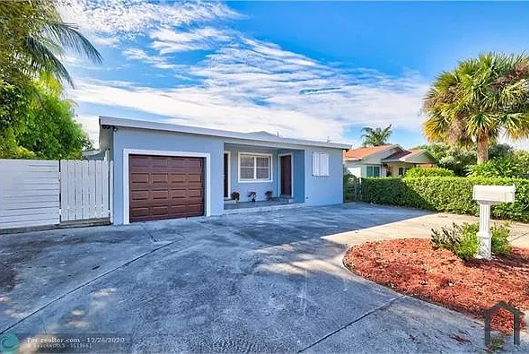 4 bed, 2200 sqft, $3,000 — Photo 2
