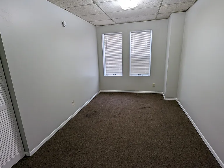 308 Erie St S #17-4 — Photo 4