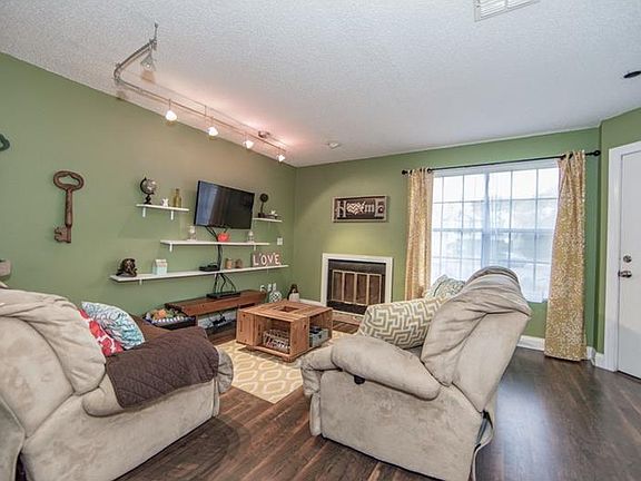 3rd image of 2979 Embassy Ct