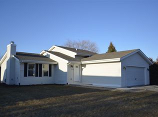2734 Bluffside Dr, Rockford, IL 61109