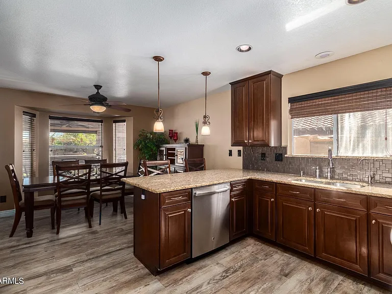 2911 E Windmere Dr — Photo 8
