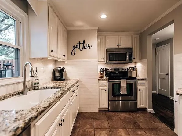 4306 W 69th Ter, Prairie Village, KS 66208