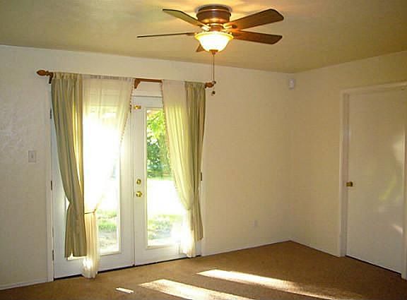 2nd image of 2613 Jasmine Ln