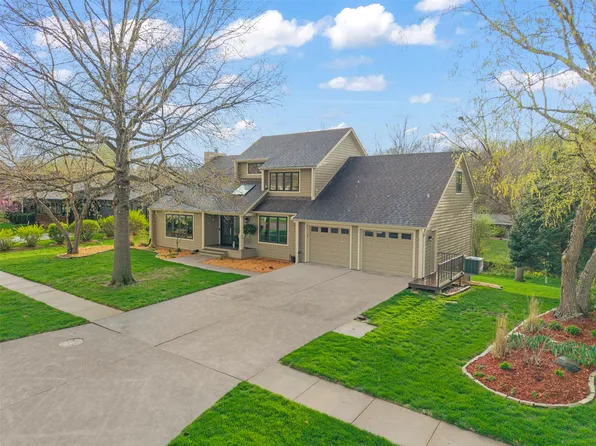 1507 W 4th St, Pella, IA 50219