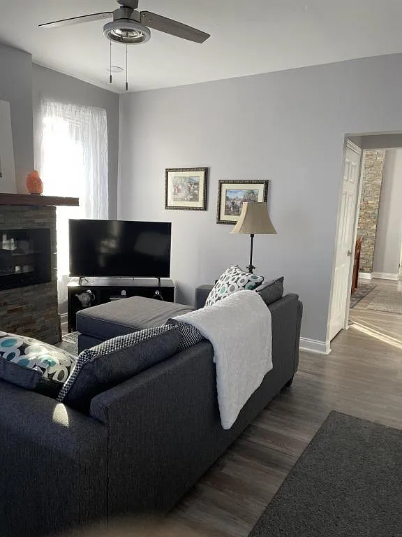 877 Heyl Ave — Photo 4
