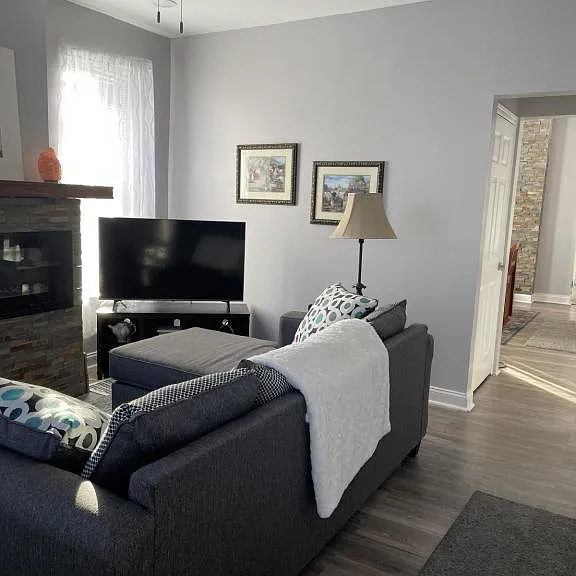 877 Heyl Ave — Photo 4