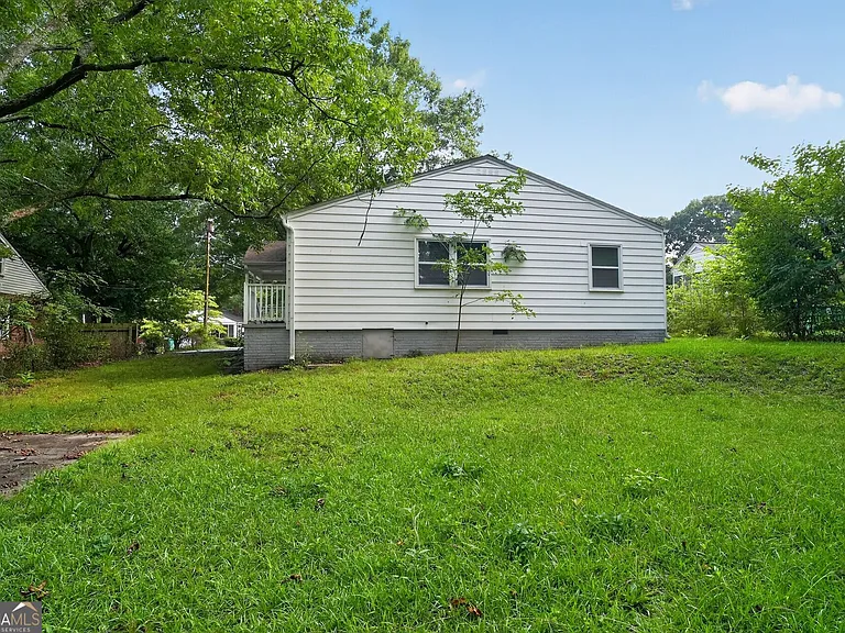 862 Slaton St — Photo 3