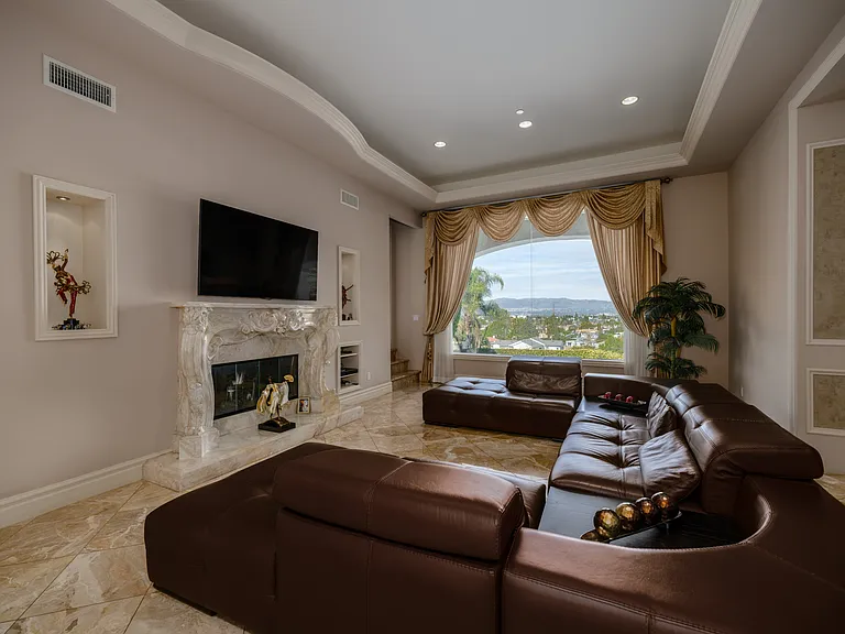 18047 Karen Dr — Photo 6