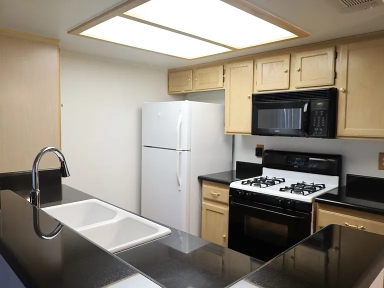 7100 Pirates Cove Rd #2019 — Photo 5