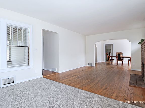 5th image of 930 W Pacific Ave