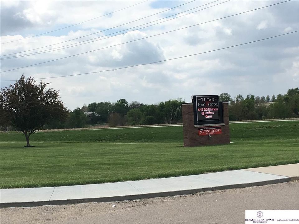 2nd image of 1210 S Ridge Cir