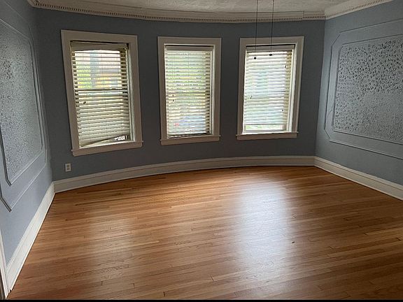 4th image of 5900 N Washtenaw Ave #2