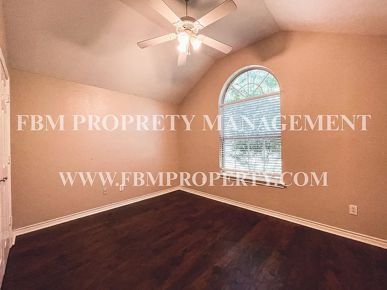 505 E Burnett St — Photo 9
