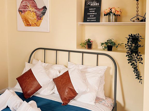 2nd image of 117 S 42nd St #2R