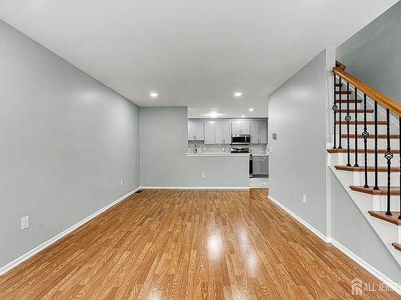 5th image of 259 Retta Ct