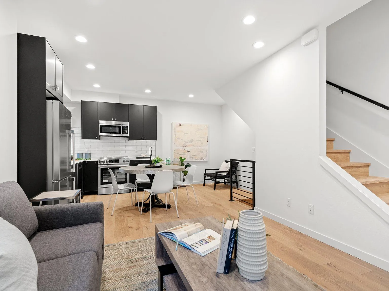 2 bed, 1182 sqft, $2,995 — Photo 3