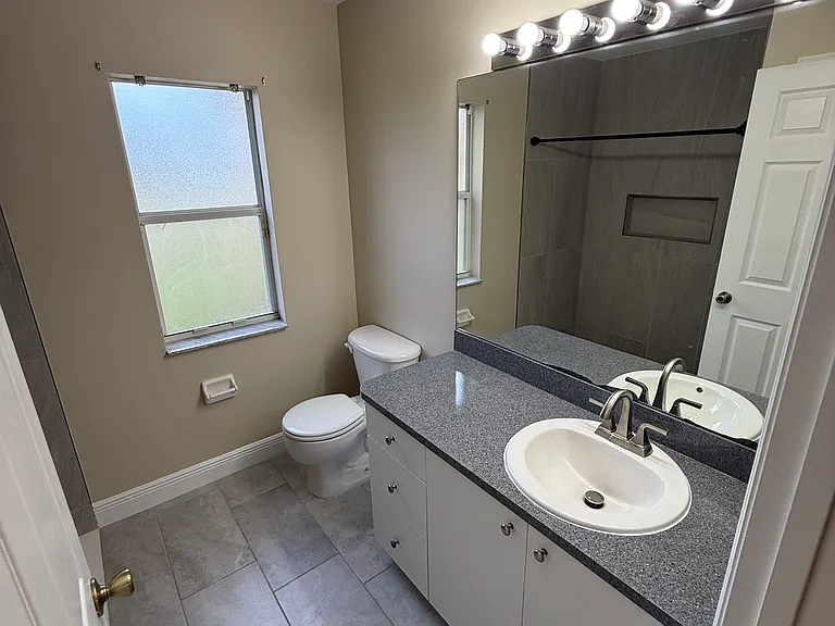 3561 SW San Benito St — Photo 9