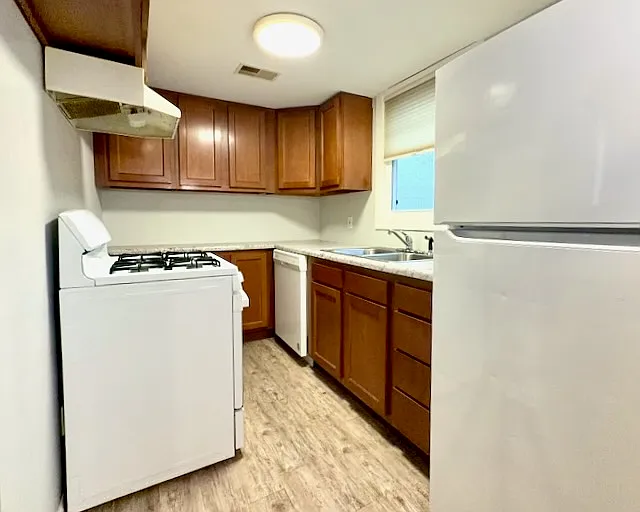 521 Cedar St NE — Photo 7