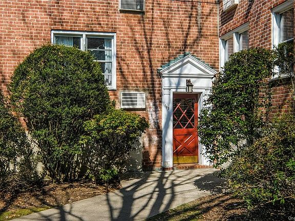 2nd image of 703 Palmer Ct APT 2D
