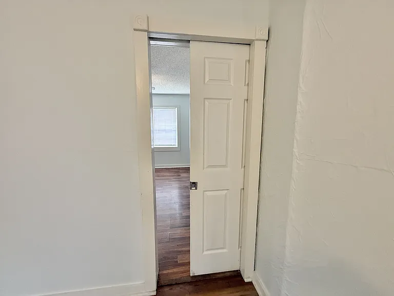 300 Richard St — Photo 18