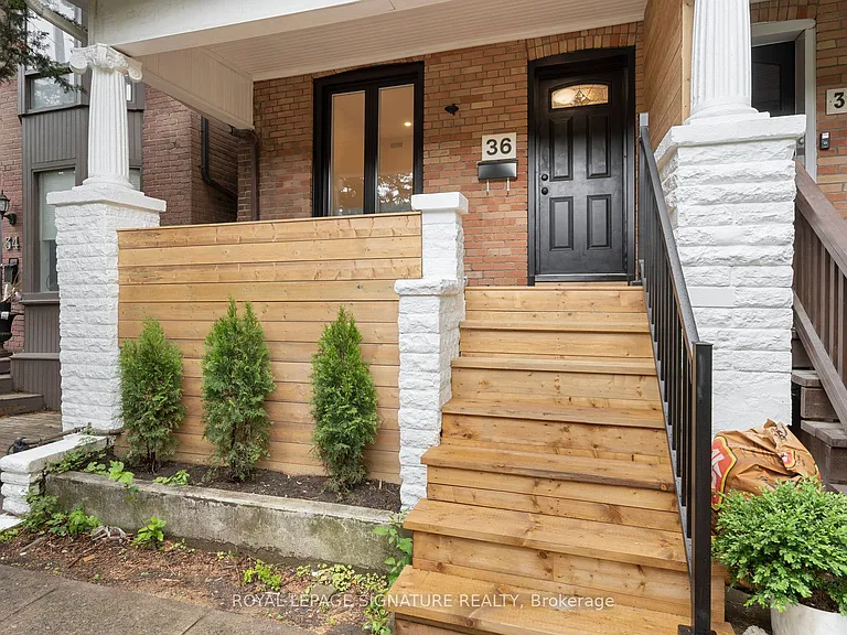 36 Tennis Cres #UPPER — Photo 1