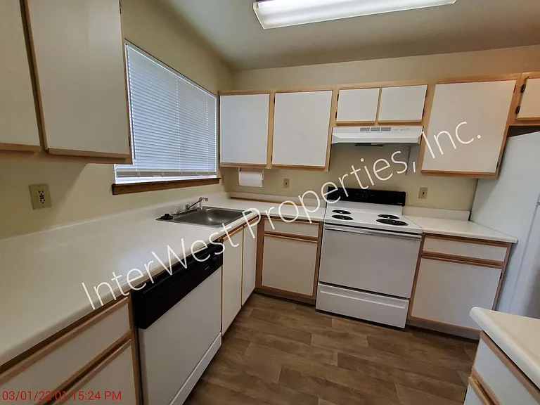 3023 S Troutdale Rd — Photo 2