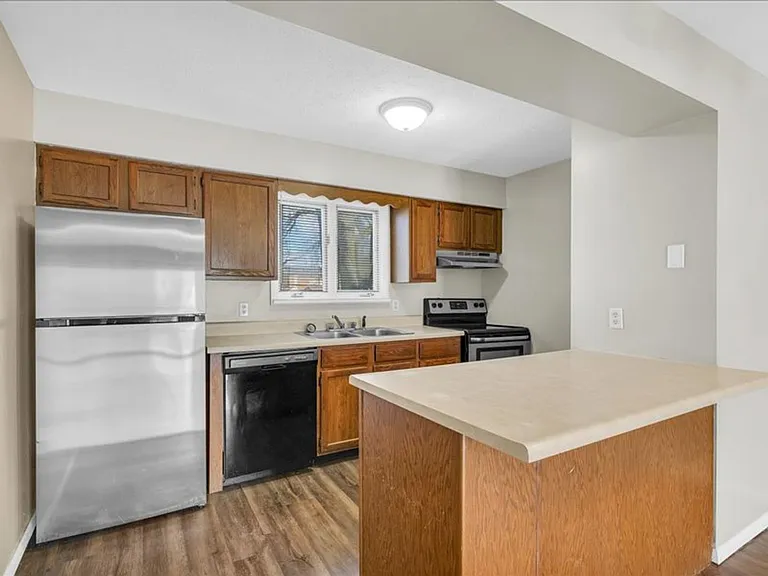 8 Ross — Photo 16