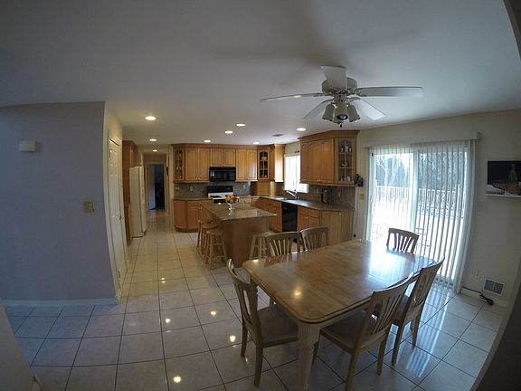 Large Eat-in Kitchen