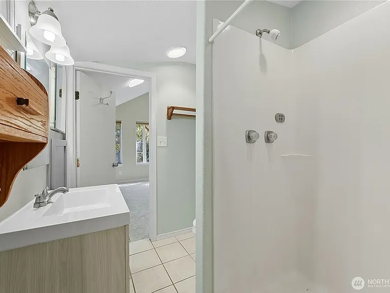 321 Craig St — Photo 14