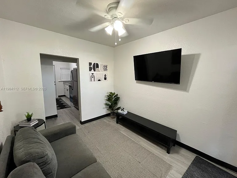 140 NW 13th St #148-1/2 — Photo 8