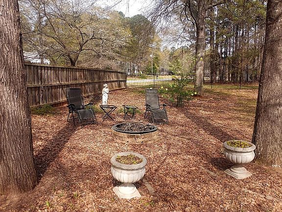 4th image of 381 Hickory Ridge Rd