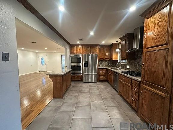 5th image of 10938 Fieldcrest Dr