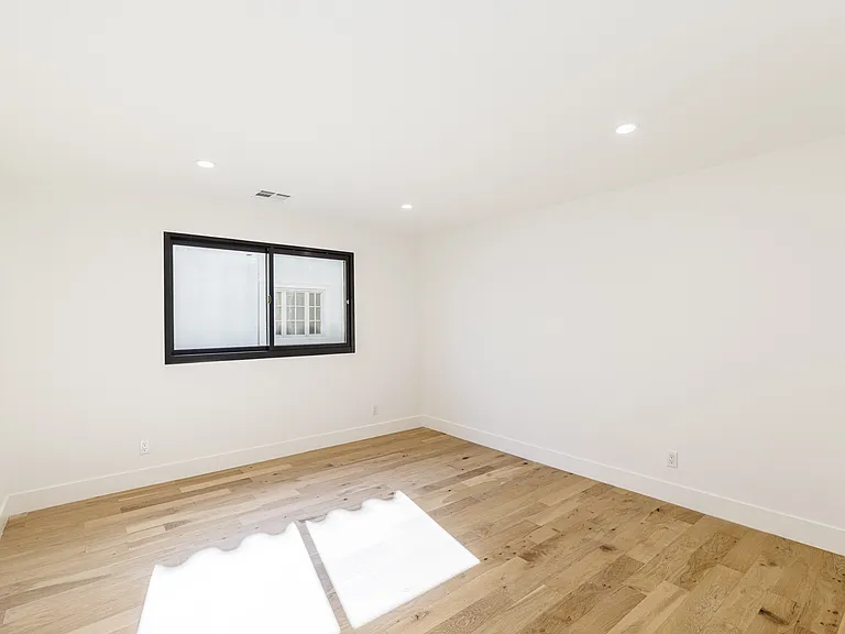 1657 Malcolm Ave — Photo 12