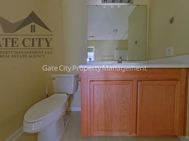 905 Hanahan Ct #1B — Photo 8