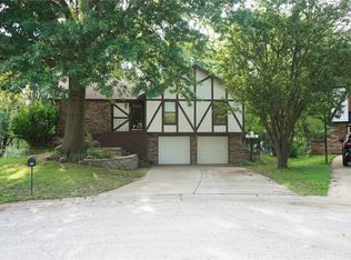 309 SW Moore Pl, Blue Springs, MO 64015