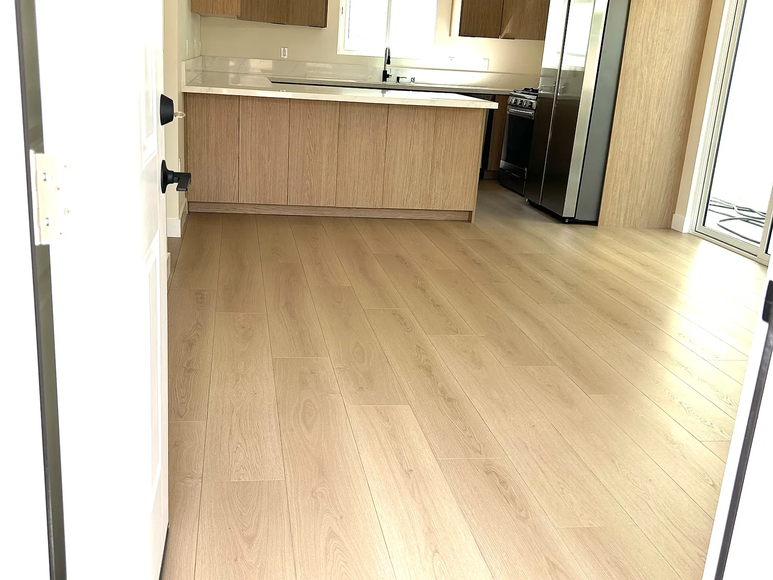 2 bed, 800 sqft, $3,300 — Photo 3