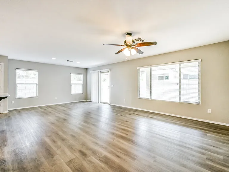 825 S Swallow Ln — Photo 4