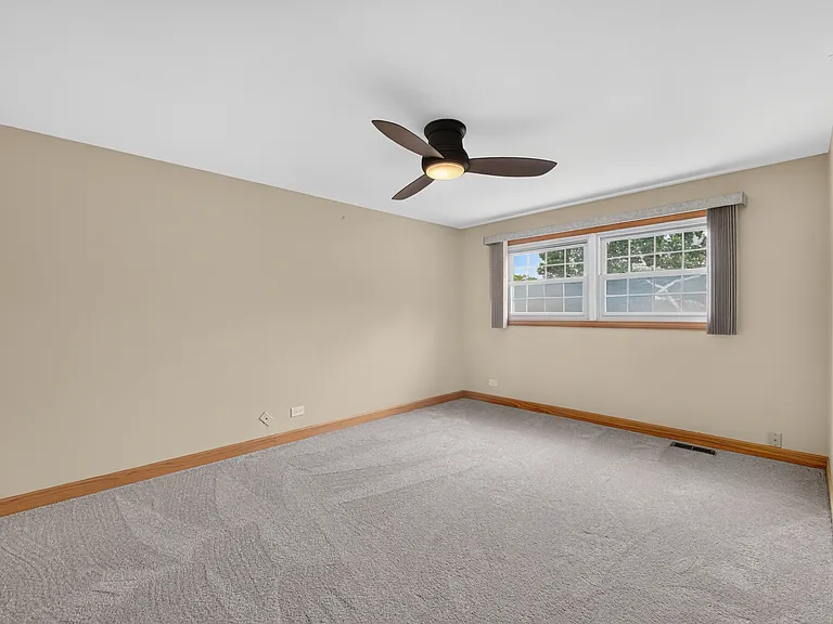 135 Jeffery Ln — Photo 25