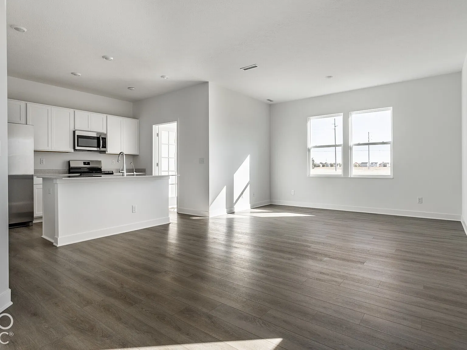 3 bed, 2.5 bath, 1793 sqft, $2,395 — Photo 3