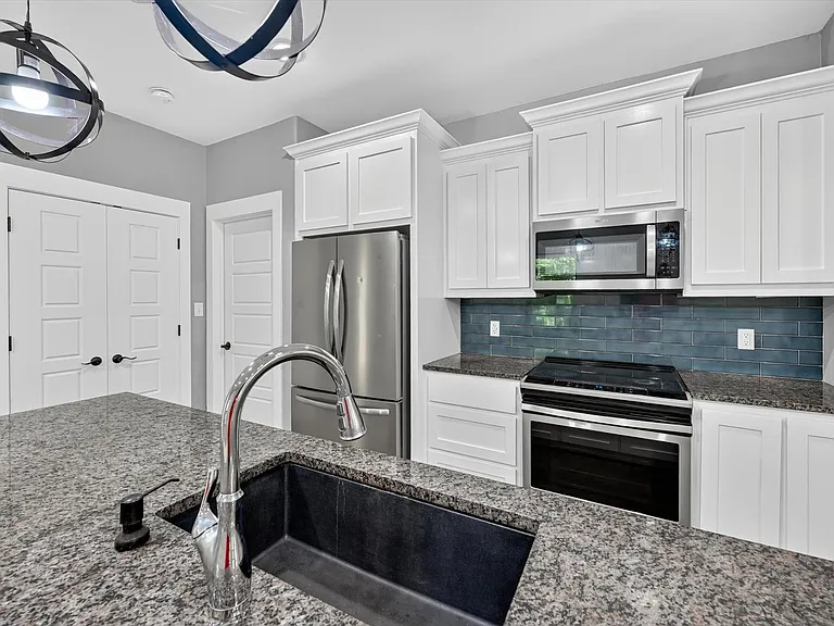 707 E Woodard St — Photo 7
