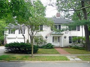 11 Abbottsford Ct, Providence, RI 02906